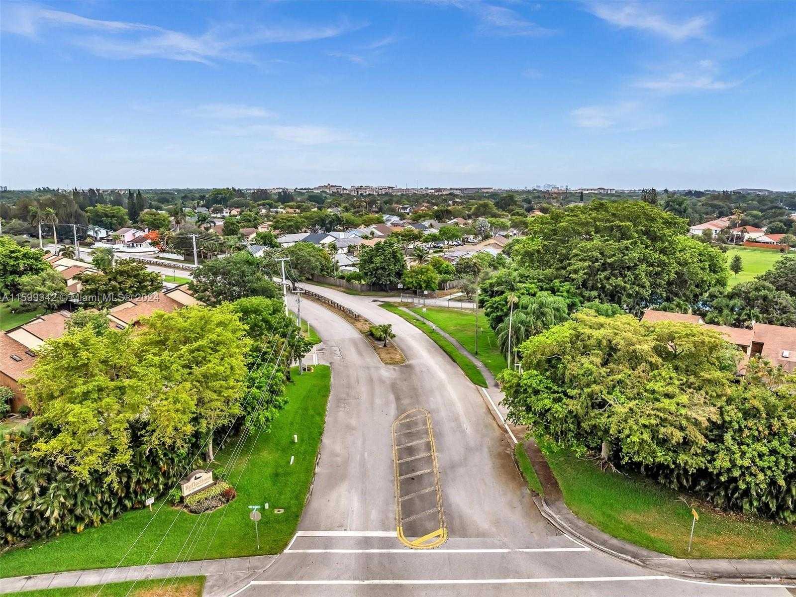 Small Image of 3960 SOUTH WEST 84TH TER, Davie Number 74