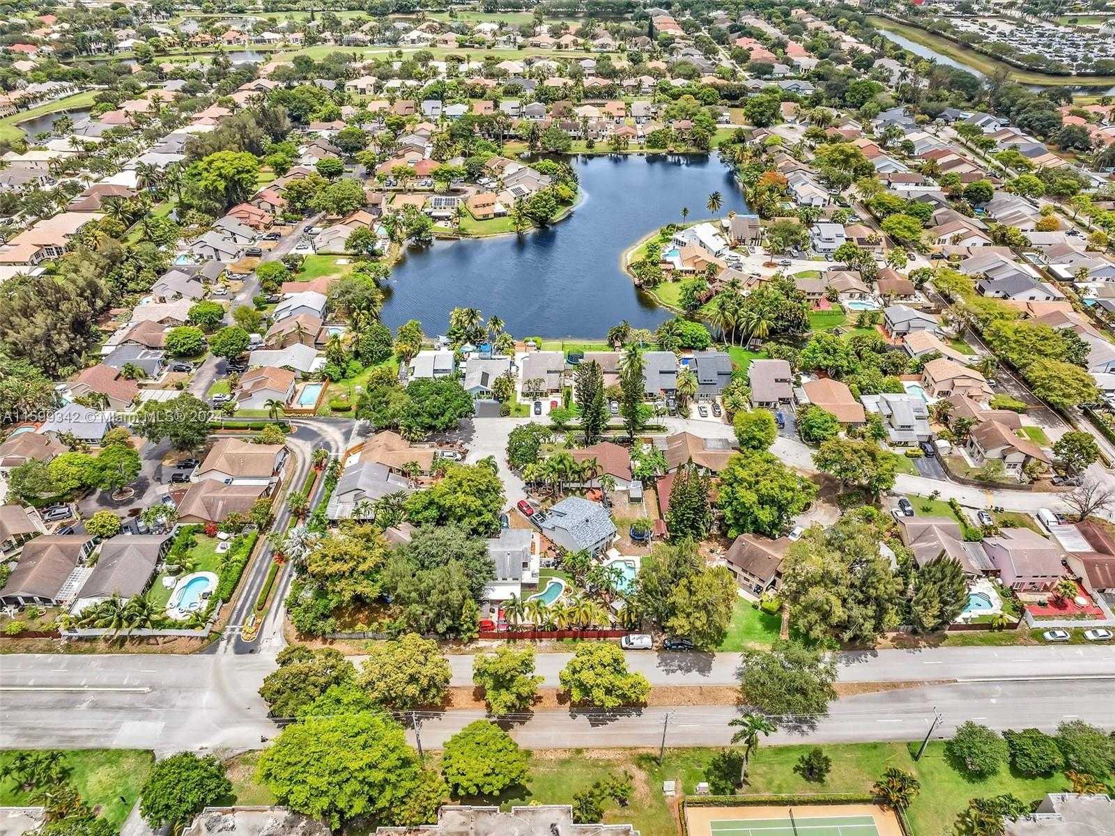 Small Image of 3960 SOUTH WEST 84TH TER, Davie Number 76
