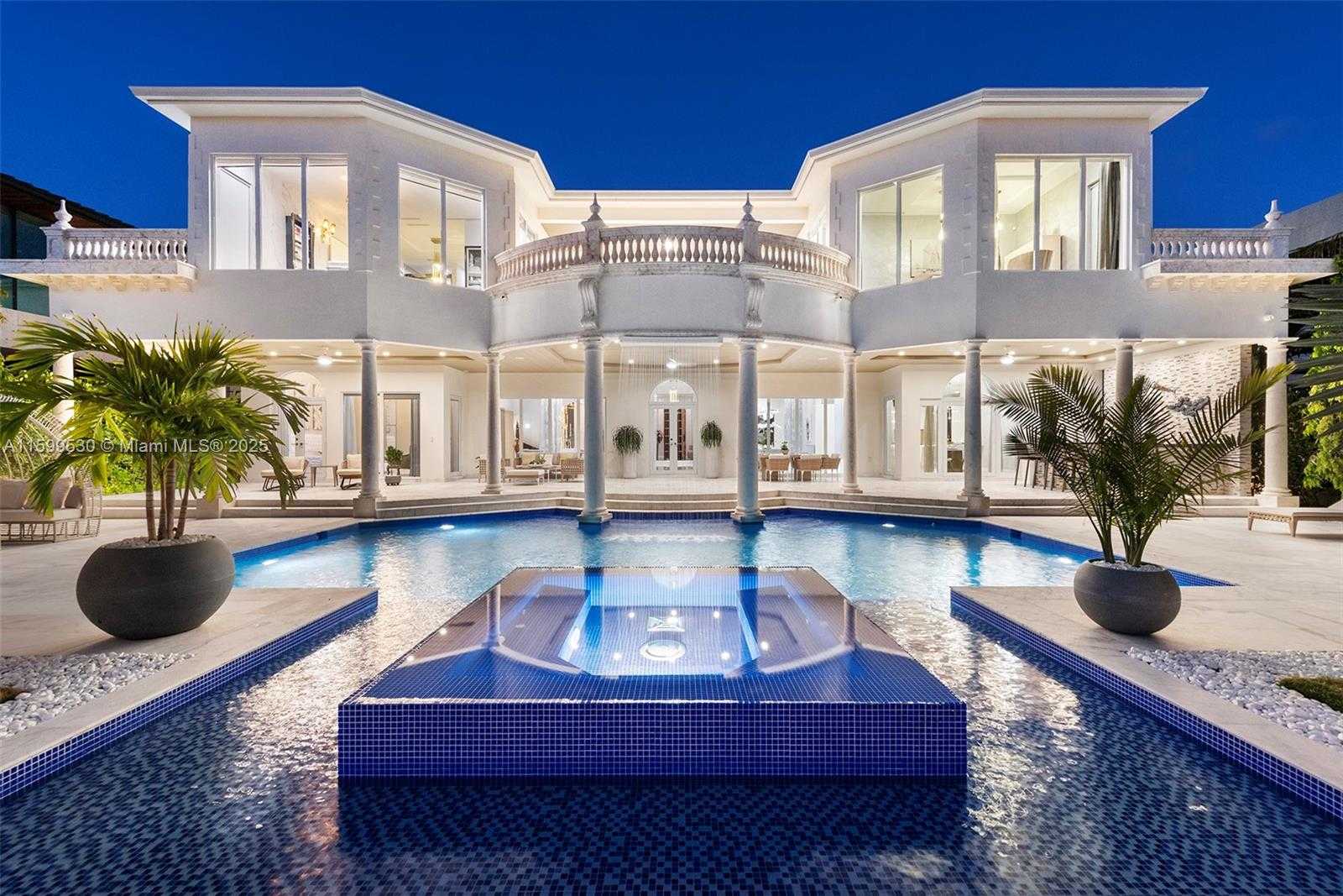 Small Image of 630 GOLDEN BEACH DR, Golden Beach Number 3