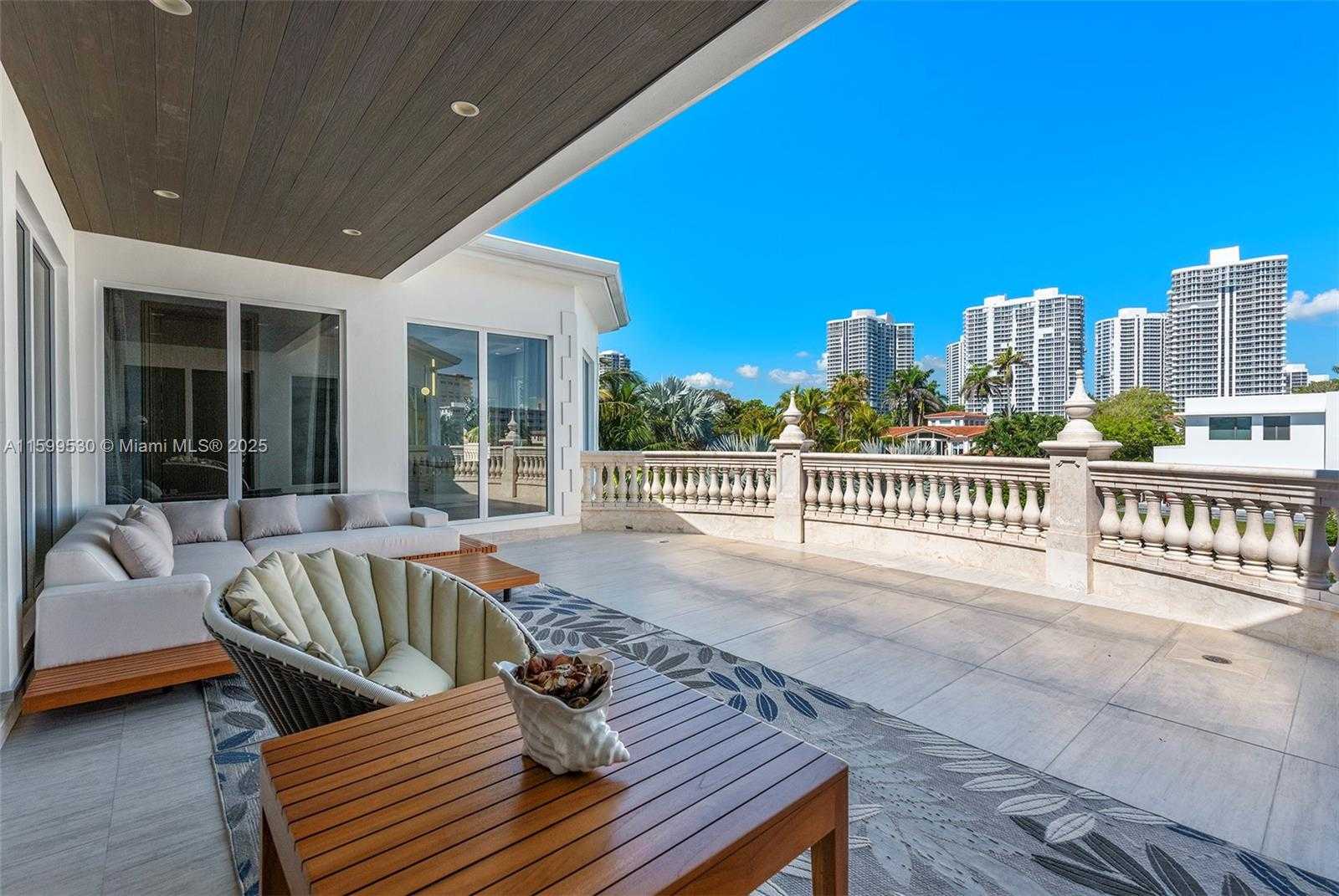 Small Image of 630 GOLDEN BEACH DR, Golden Beach Number 56
