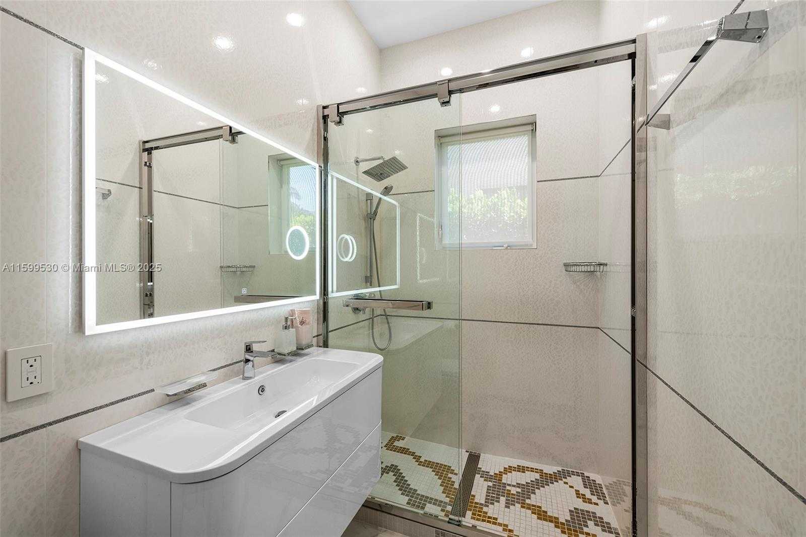 Small Image of 630 GOLDEN BEACH DR, Golden Beach Number 72
