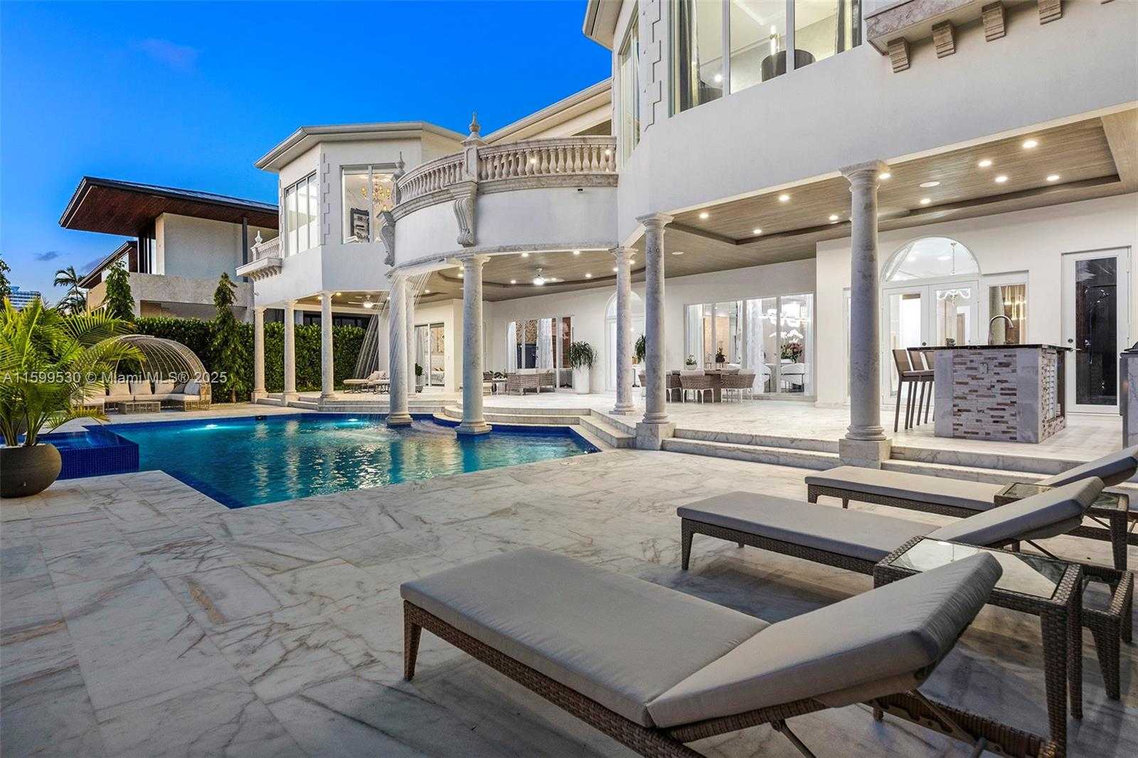 Small Image of 630 GOLDEN BEACH DR, Golden Beach Number 85