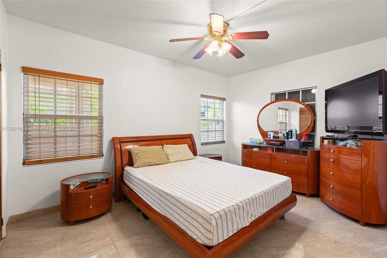 Small Image of 9280 HARDING AVE, Surfside Number 15