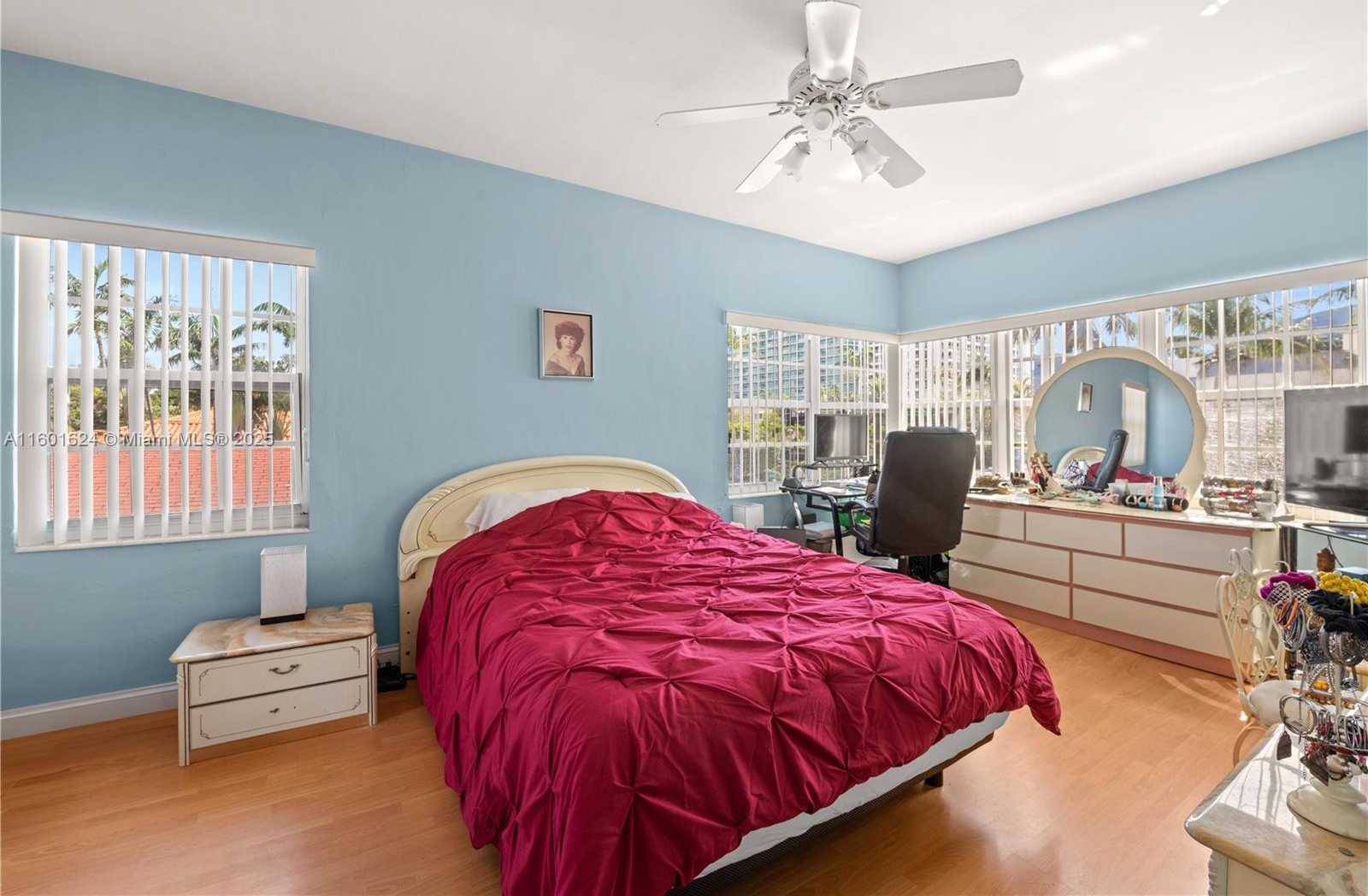 Small Image of 9280 HARDING AVE, Surfside Number 18