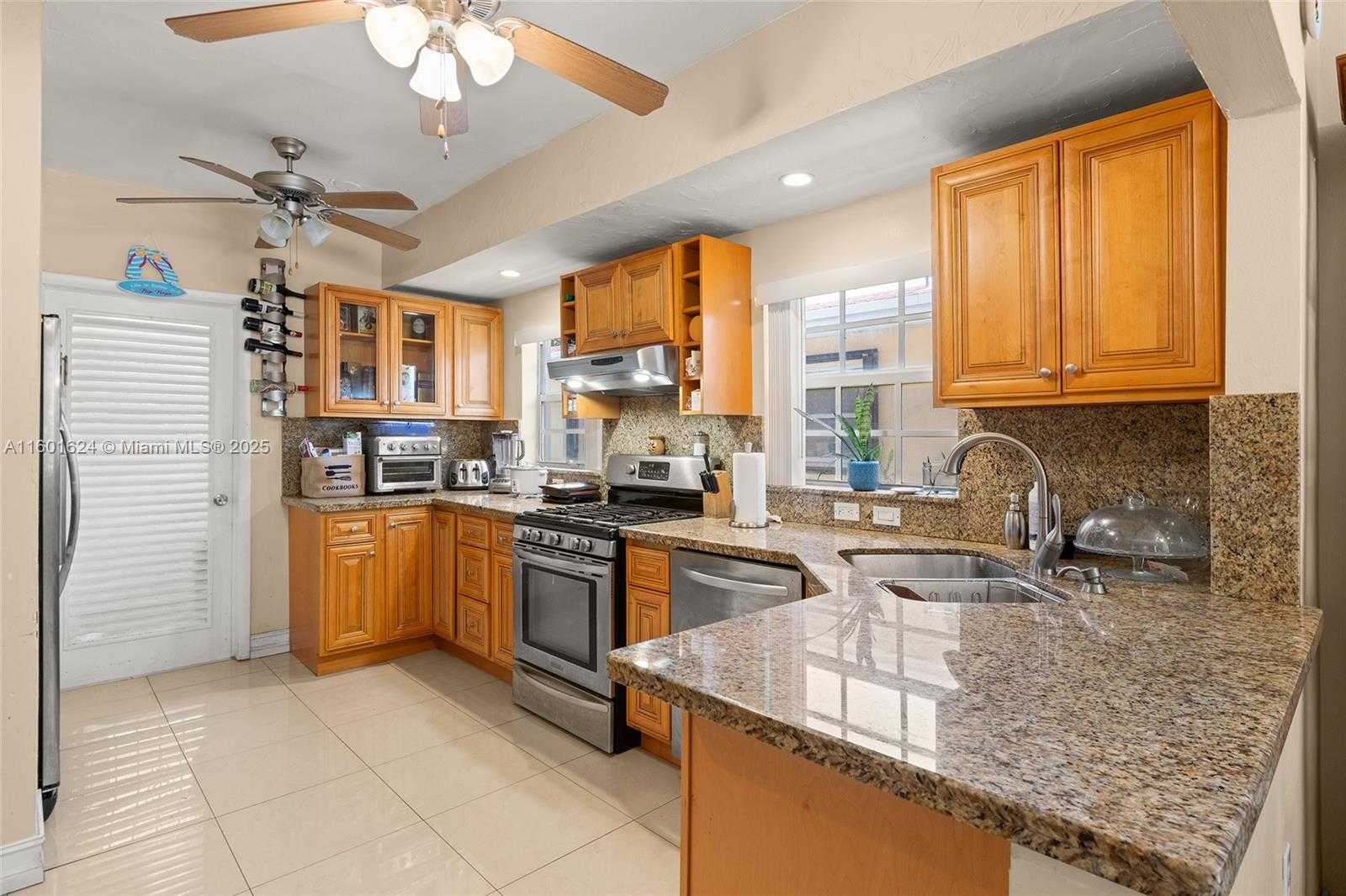 Small Image of 9280 HARDING AVE, Surfside Number 3