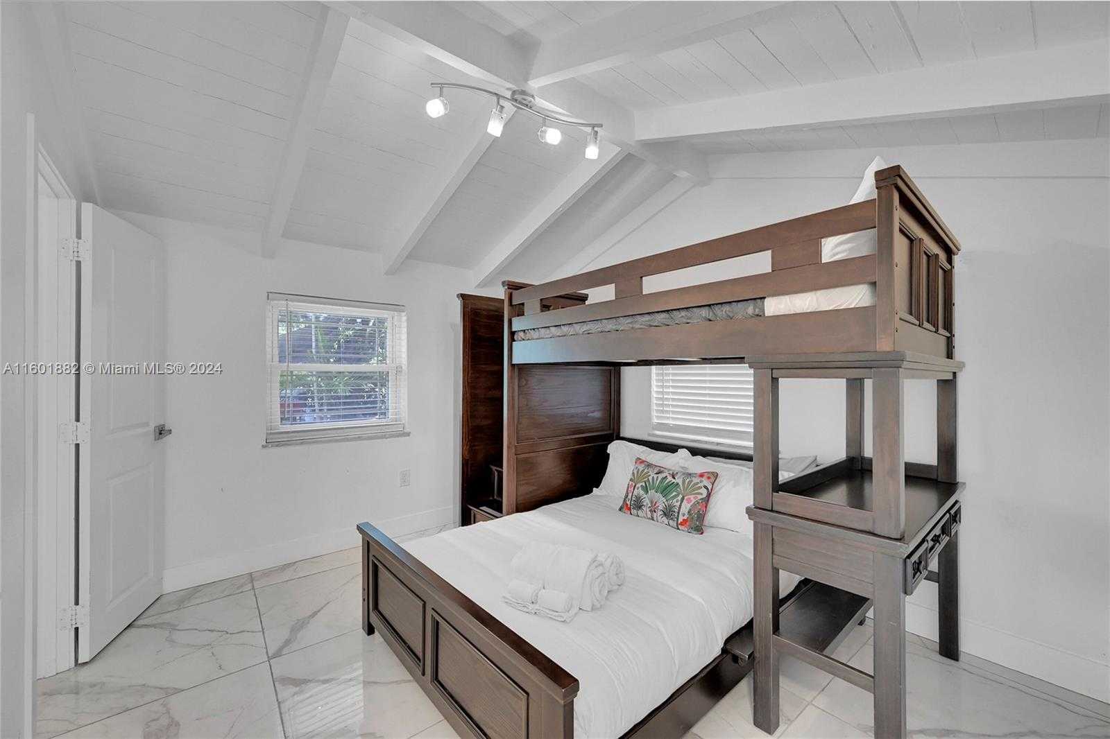 Small Image of 15 NORTH EAST 95TH ST, Miami Shores Number 20