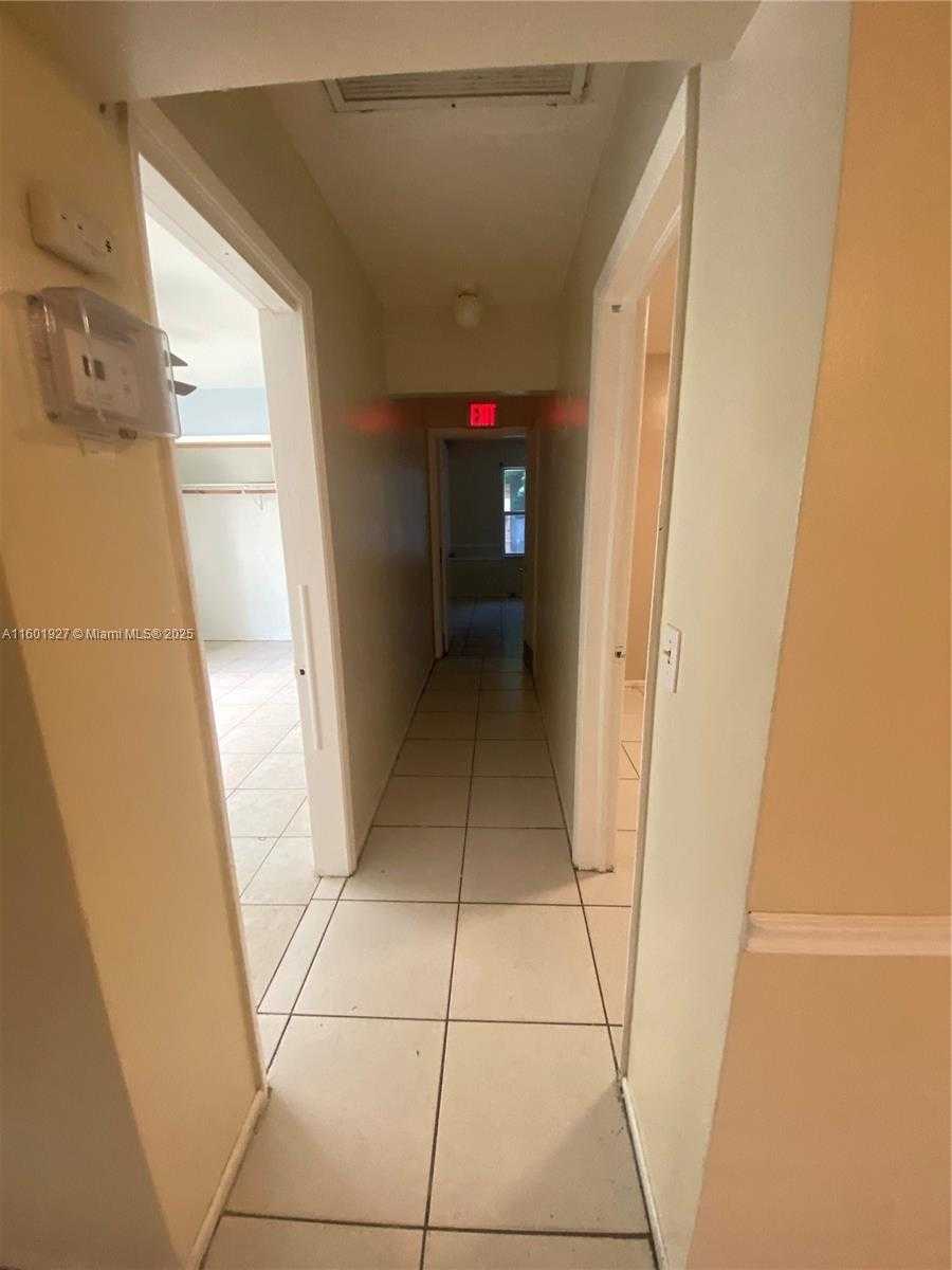 Small Image of 1739 SOUTH WEST 28TH TER, Fort Lauderdale Number 10