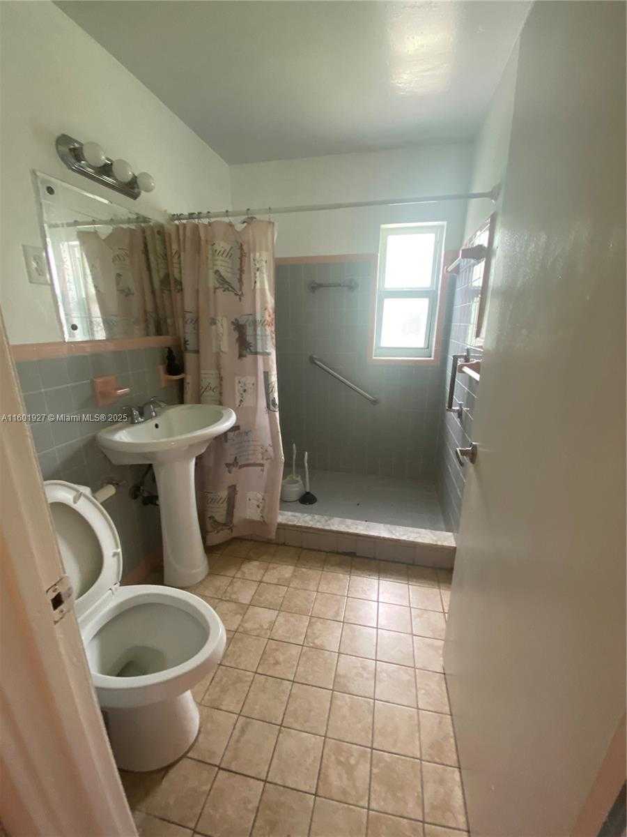Small Image of 1739 SOUTH WEST 28TH TER, Fort Lauderdale Number 11