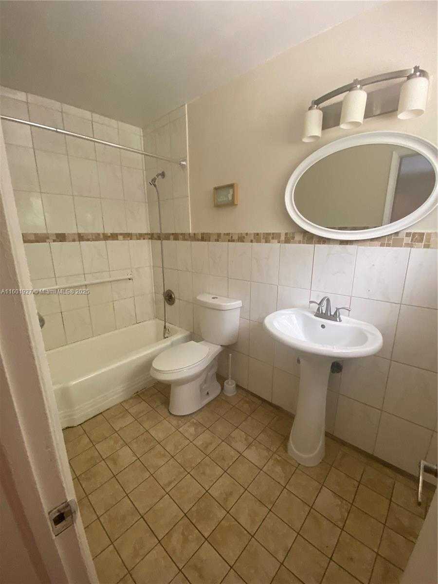 Small Image of 1739 SOUTH WEST 28TH TER, Fort Lauderdale Number 16