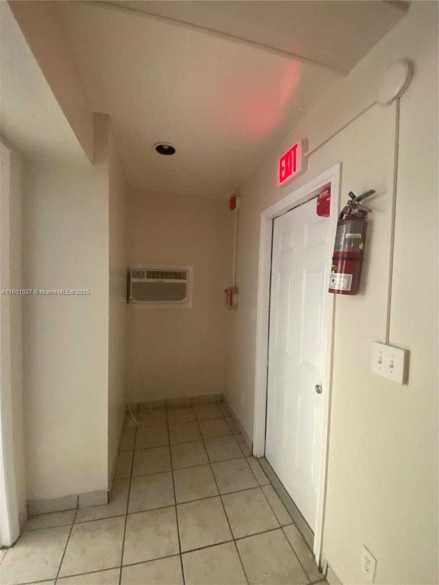 Small Image of 1739 SOUTH WEST 28TH TER, Fort Lauderdale Number 17