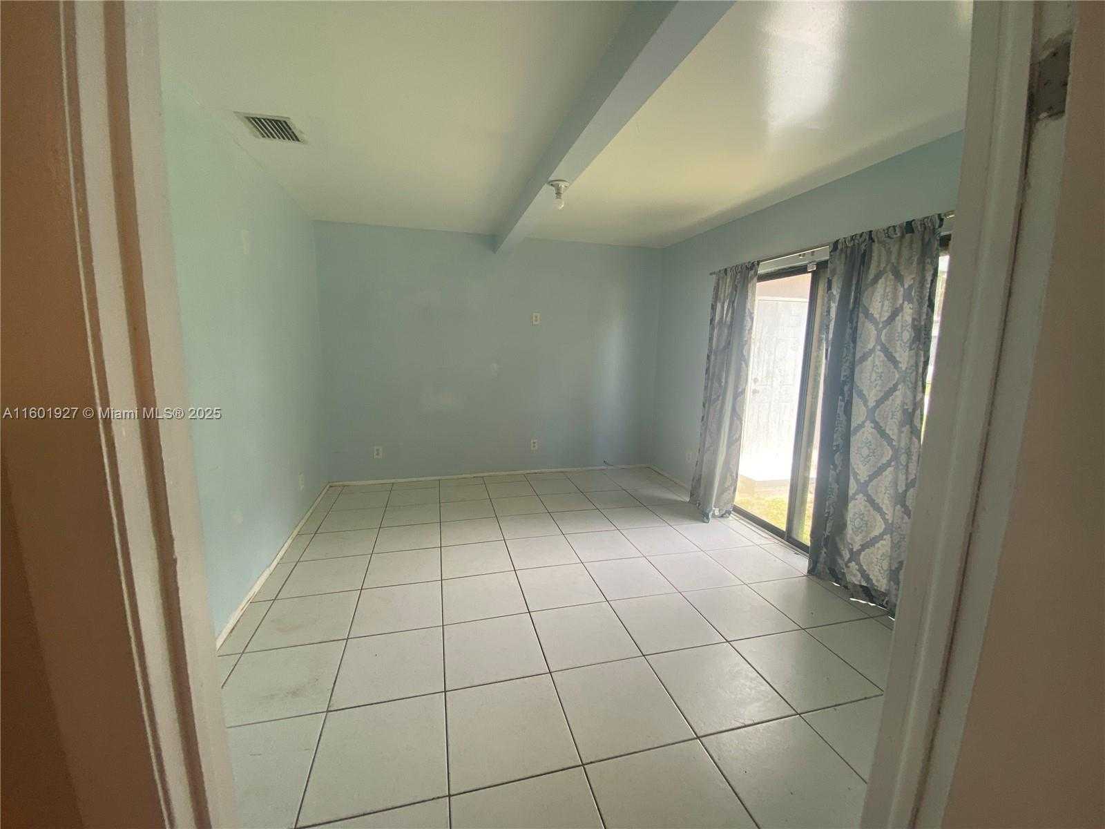 Small Image of 1739 SOUTH WEST 28TH TER, Fort Lauderdale Number 18