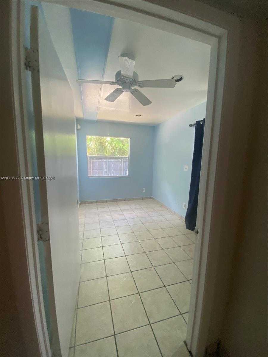 Small Image of 1739 SOUTH WEST 28TH TER, Fort Lauderdale Number 19