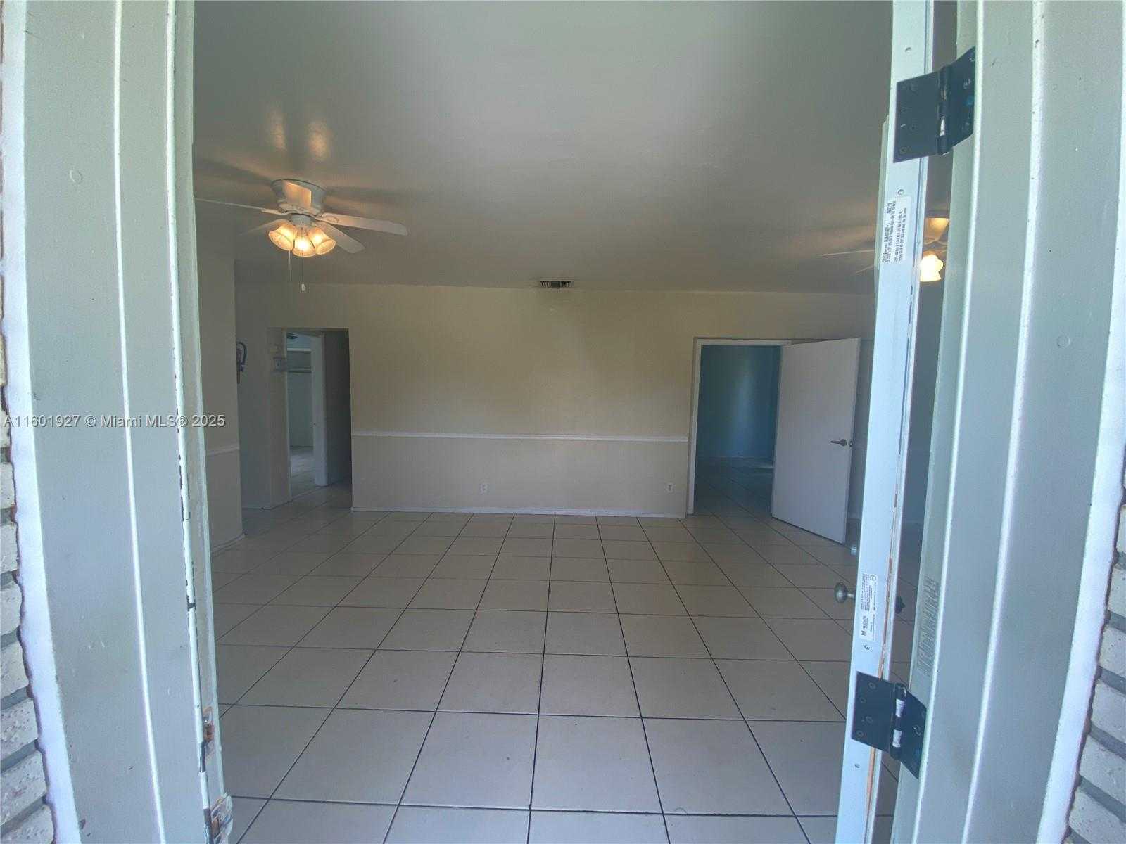 Small Image of 1739 SOUTH WEST 28TH TER, Fort Lauderdale Number 4