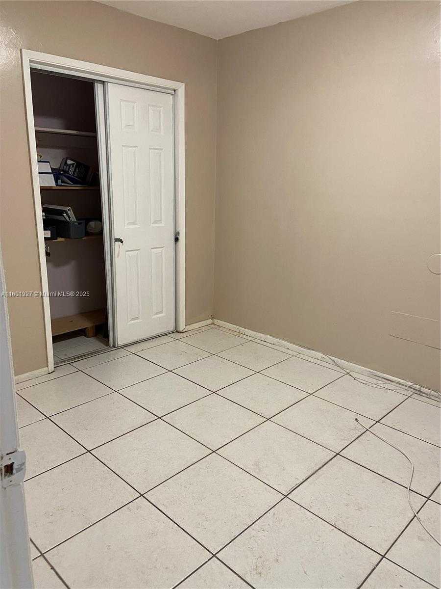 Small Image of 1739 SOUTH WEST 28TH TER, Fort Lauderdale Number 9