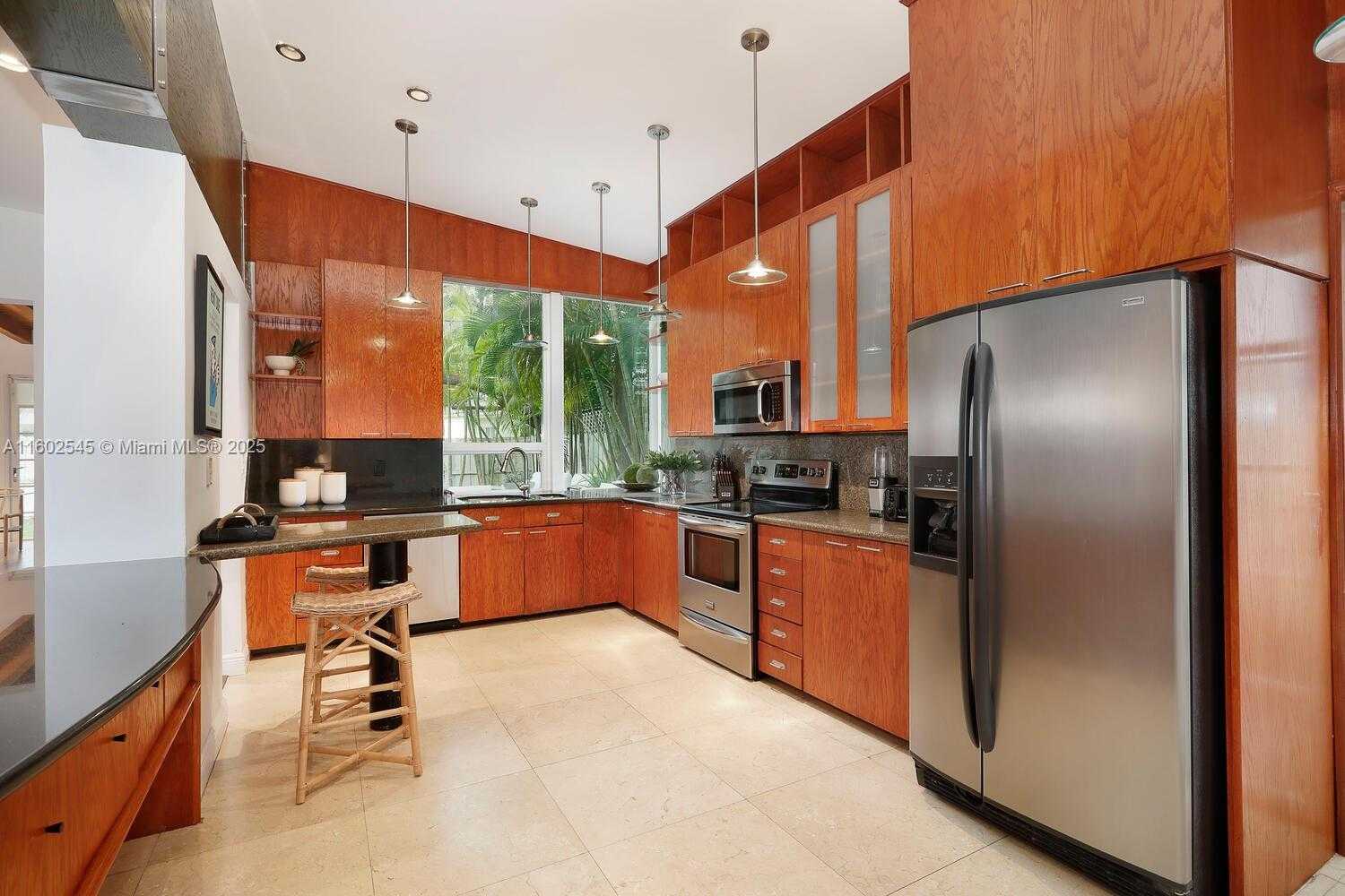 Small Image of 84 WEST SHORE DR, Coconut Grove Number 4