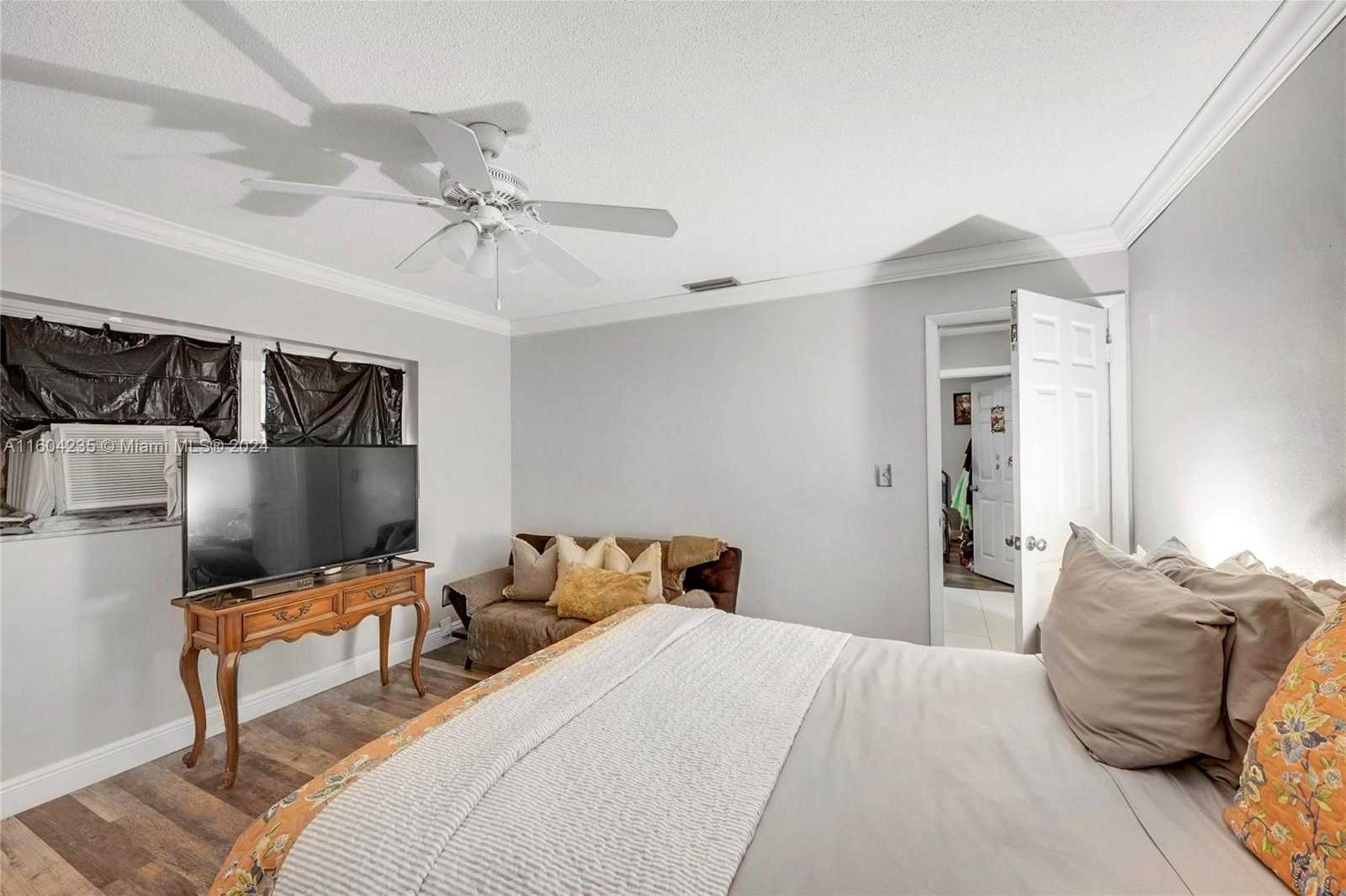 Small Image of 5340 SOUTH WEST 11TH ST, Margate Number 21