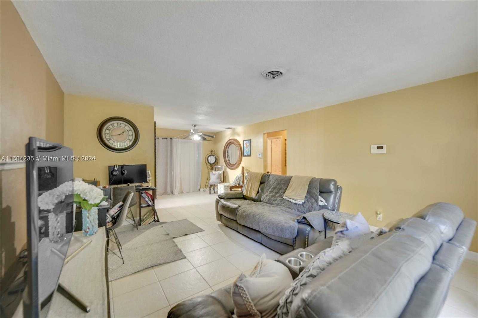 Small Image of 5340 SOUTH WEST 11TH ST, Margate Number 5
