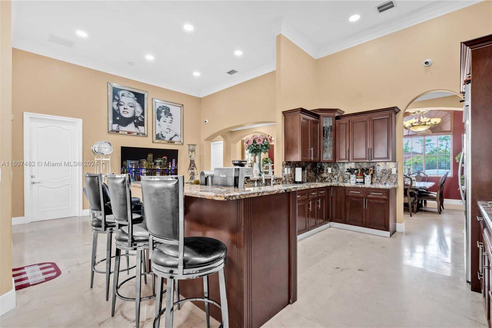 Small Image of 194 WEST 39TH PL, Hialeah Number 11