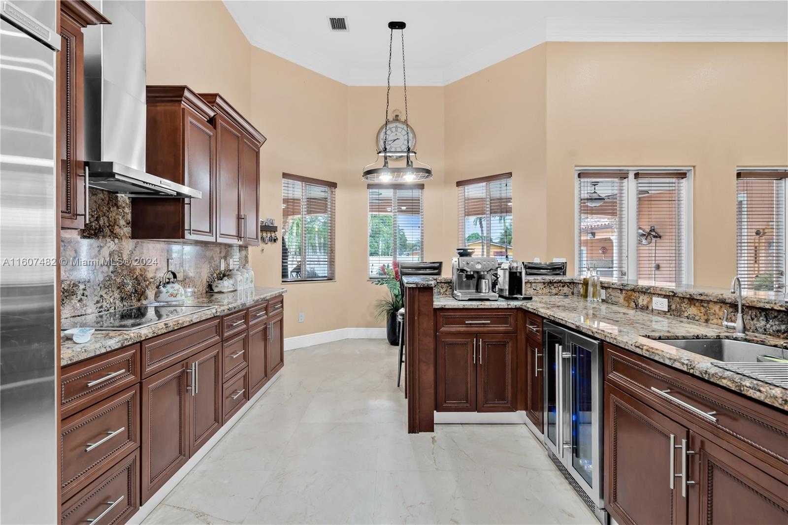 Small Image of 194 WEST 39TH PL, Hialeah Number 12