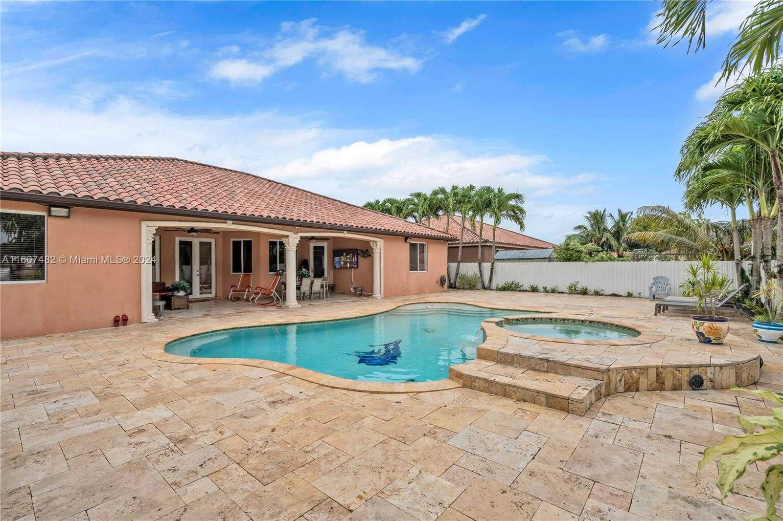 Small Image of 194 WEST 39TH PL, Hialeah Number 29