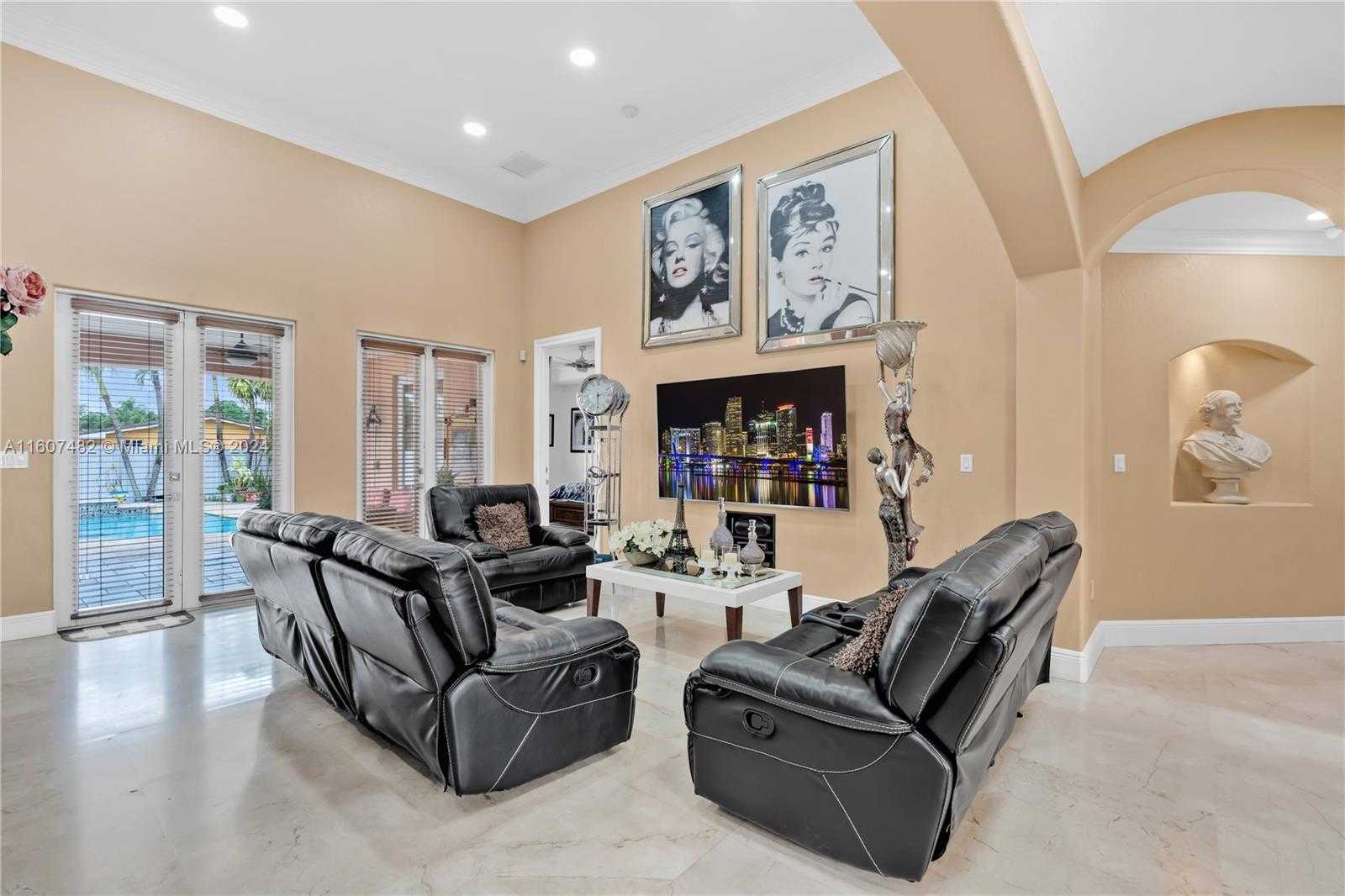 Small Image of 194 WEST 39TH PL, Hialeah Number 8