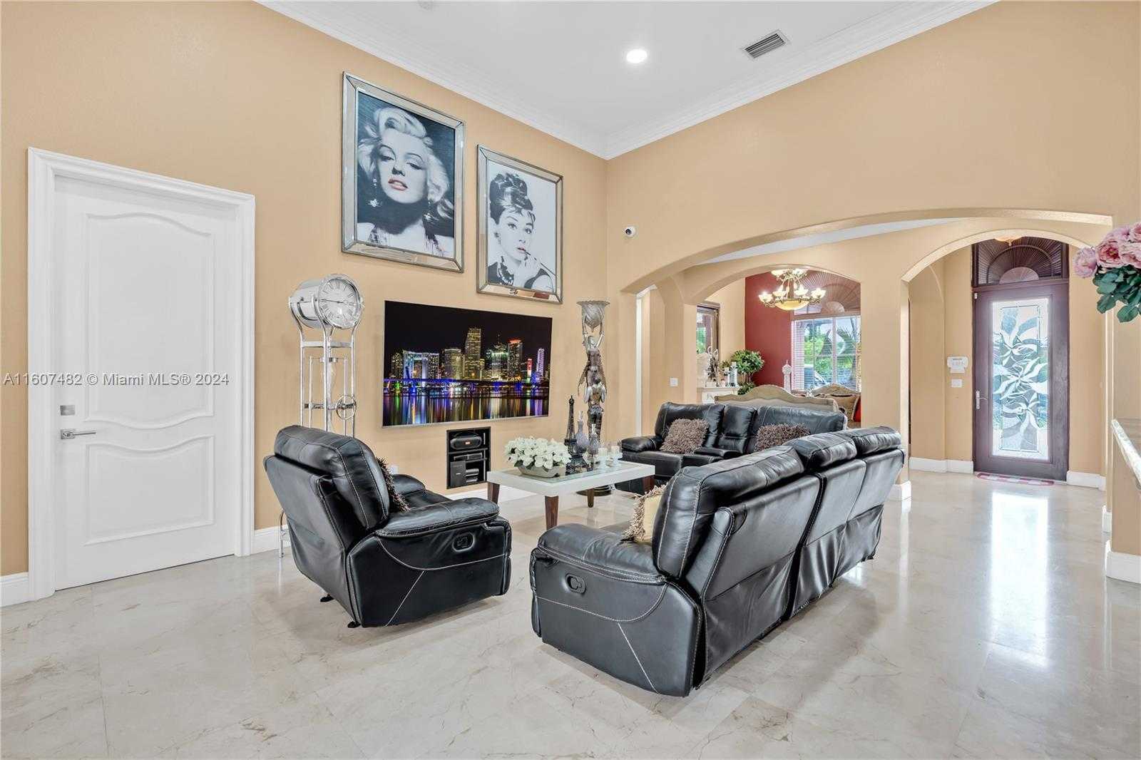 Small Image of 194 WEST 39TH PL, Hialeah Number 9