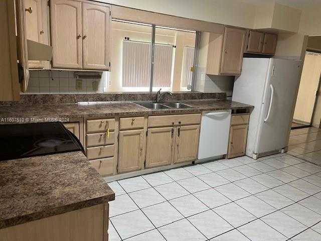 Small Image of 12905 NORTH EAST 4TH AVE, North Miami Number 3