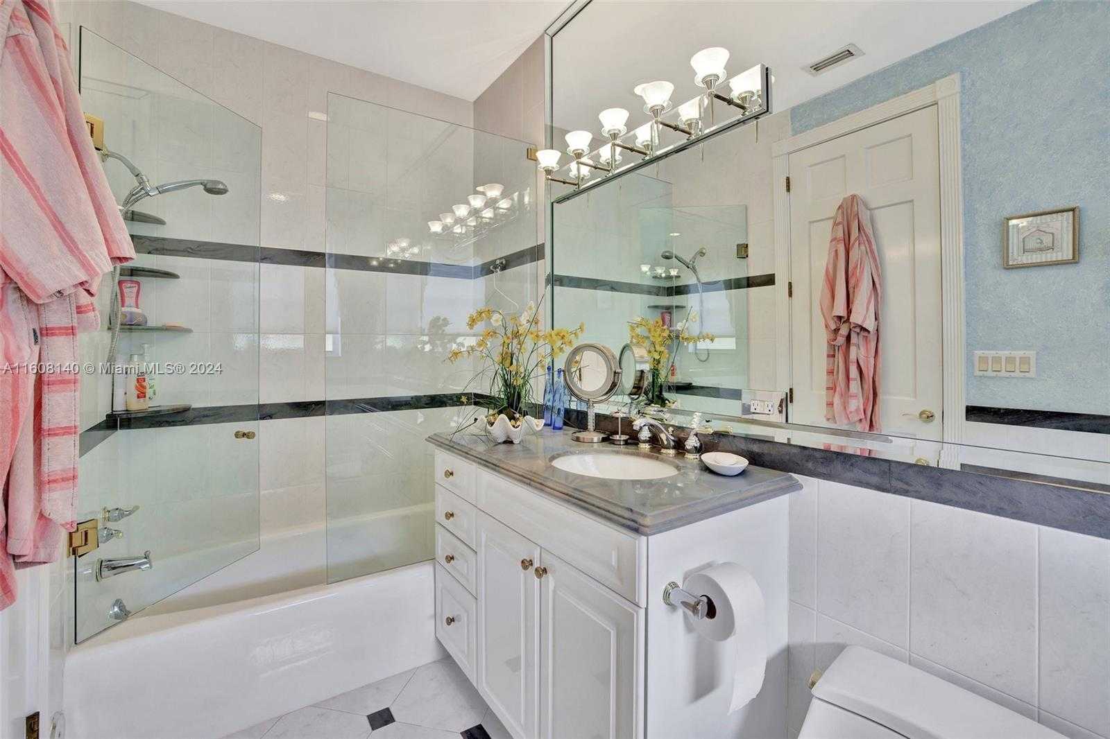 Small Image of 623 Riviera Isle Dr, Fort Lauderdale, FL 33301, USA Number 53