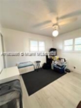 Small Image of Hollywood Number 15