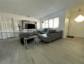 Small Image of Hollywood Number 5