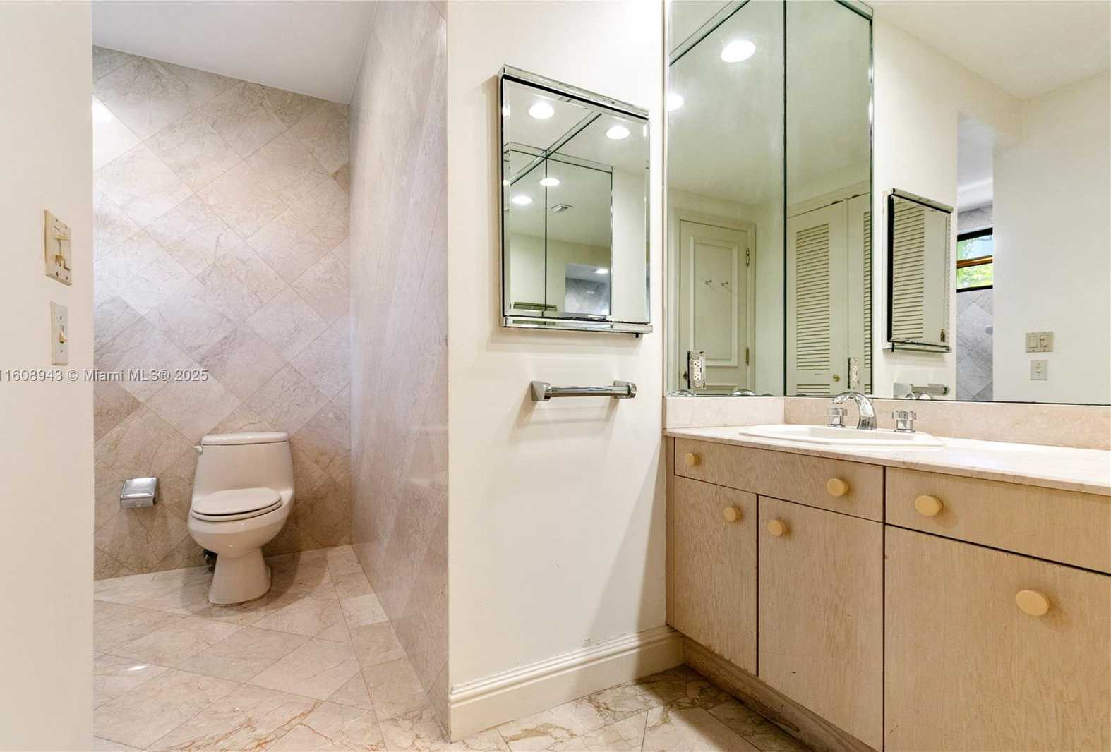 Small Image of 241 CAPE FLORIDA DR, Key Biscayne Number 72
