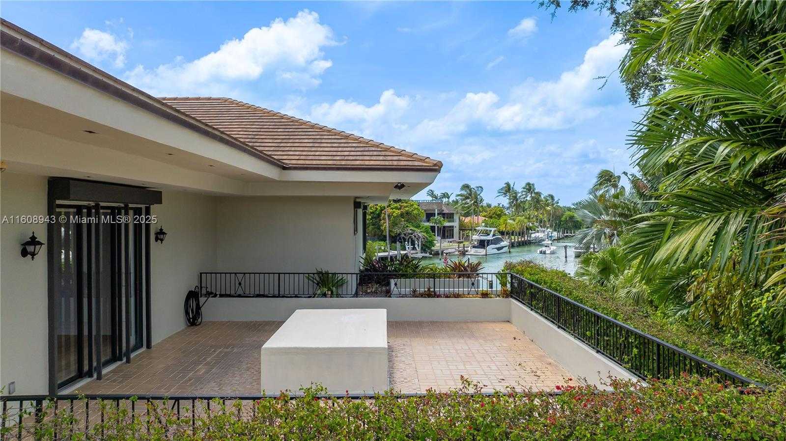 Small Image of 241 CAPE FLORIDA DR, Key Biscayne Number 99