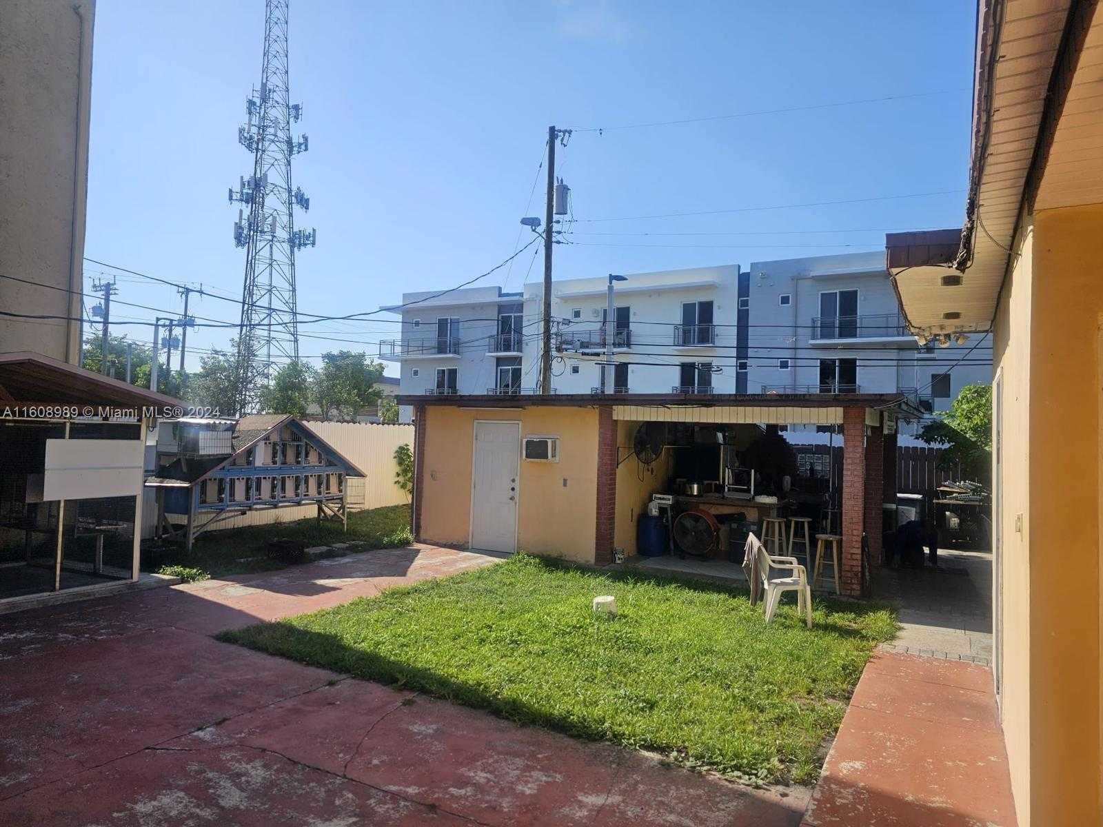 Small Image of 19 E 45th St, Hialeah, FL 33013, USA Number 3
