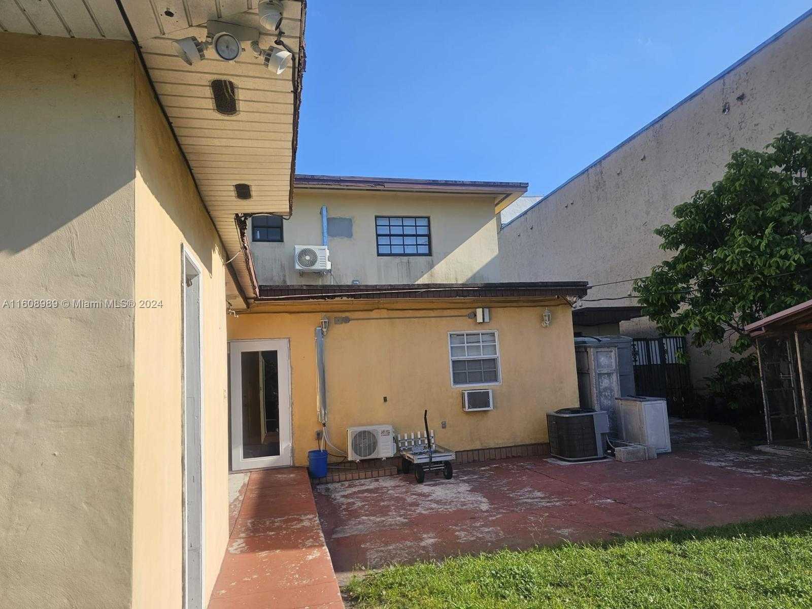 Small Image of 19 E 45th St, Hialeah, FL 33013, USA Number 5