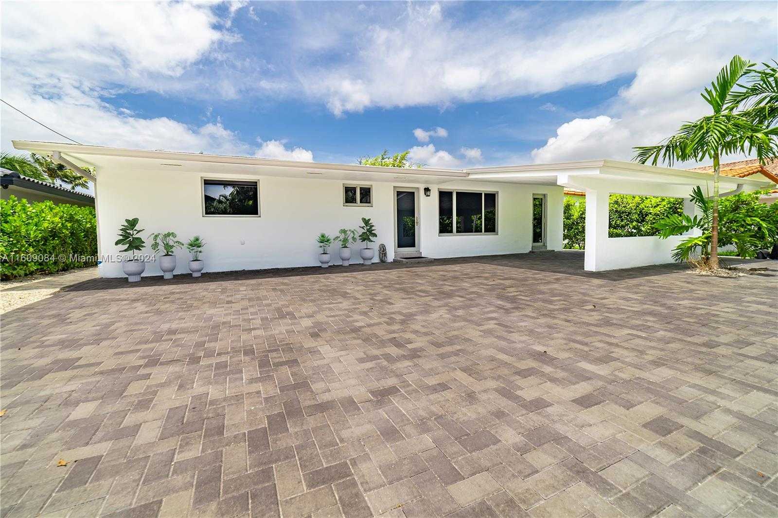 Small Image of 1220 NORTH EAST 83 ST, Miami Number 2