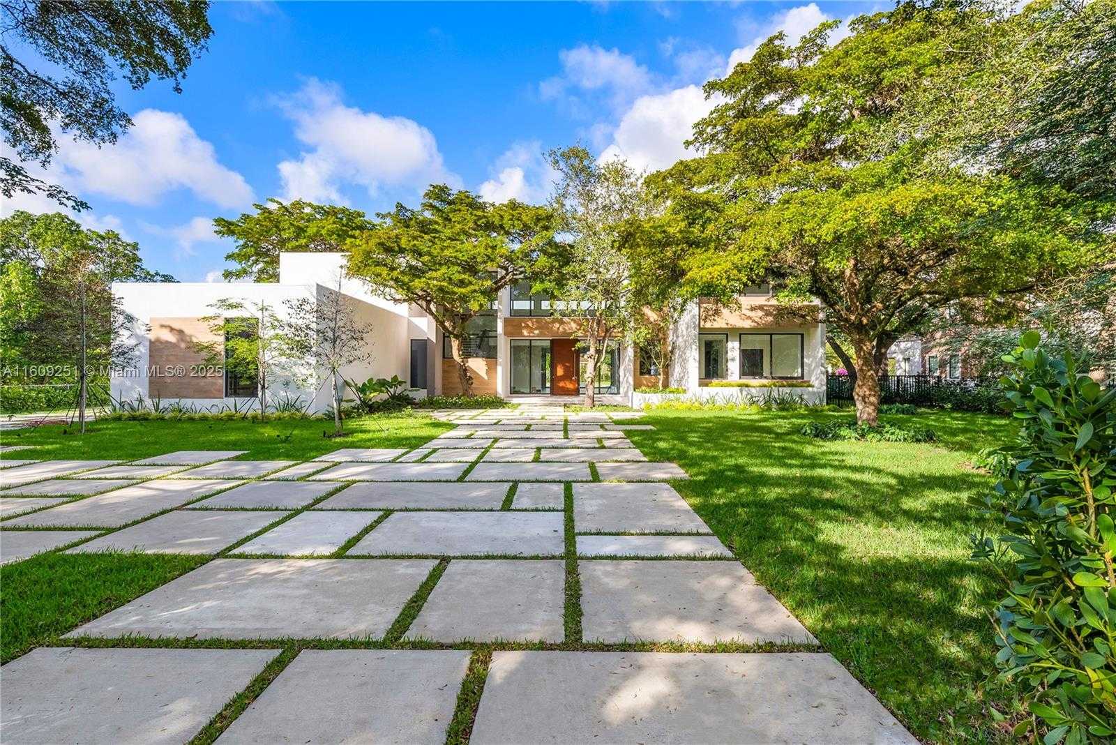 Small Image of 6675 SOUTH WEST 96TH ST, Pinecrest Number 2