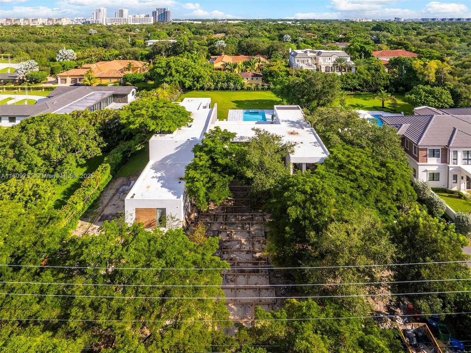 Small Image of 6675 SOUTH WEST 96TH ST, Pinecrest Number 25