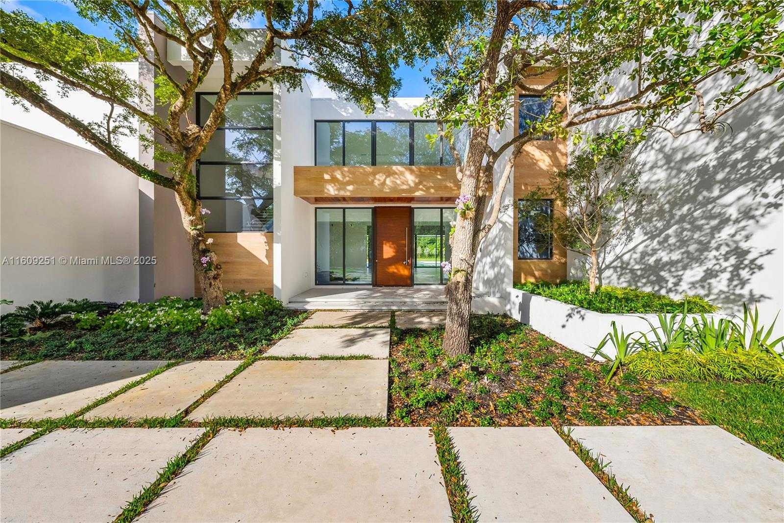 Small Image of 6675 SOUTH WEST 96TH ST, Pinecrest Number 3