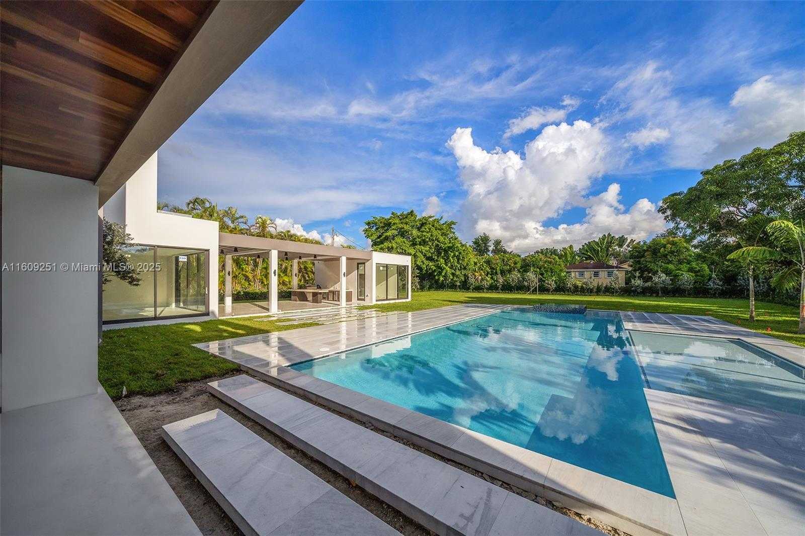 Small Image of 6675 SOUTH WEST 96TH ST, Pinecrest Number 37