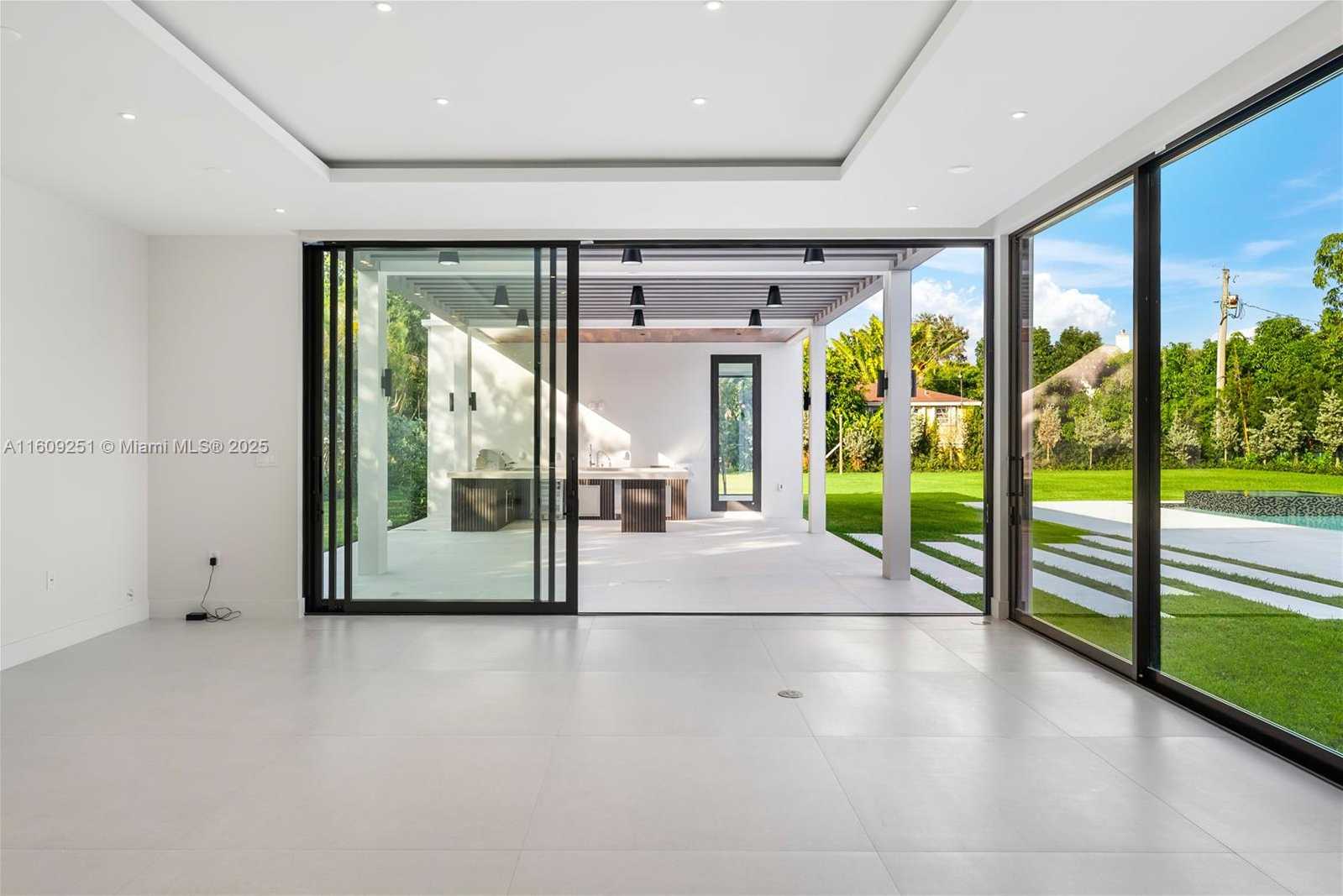 Small Image of 6675 SOUTH WEST 96TH ST, Pinecrest Number 56