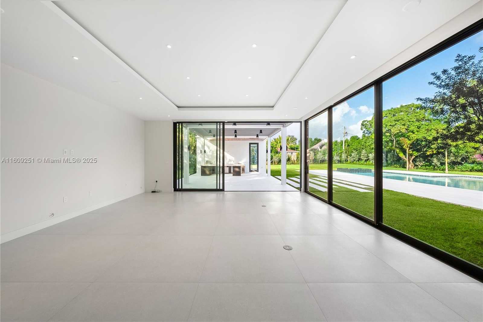 Small Image of 6675 SOUTH WEST 96TH ST, Pinecrest Number 57