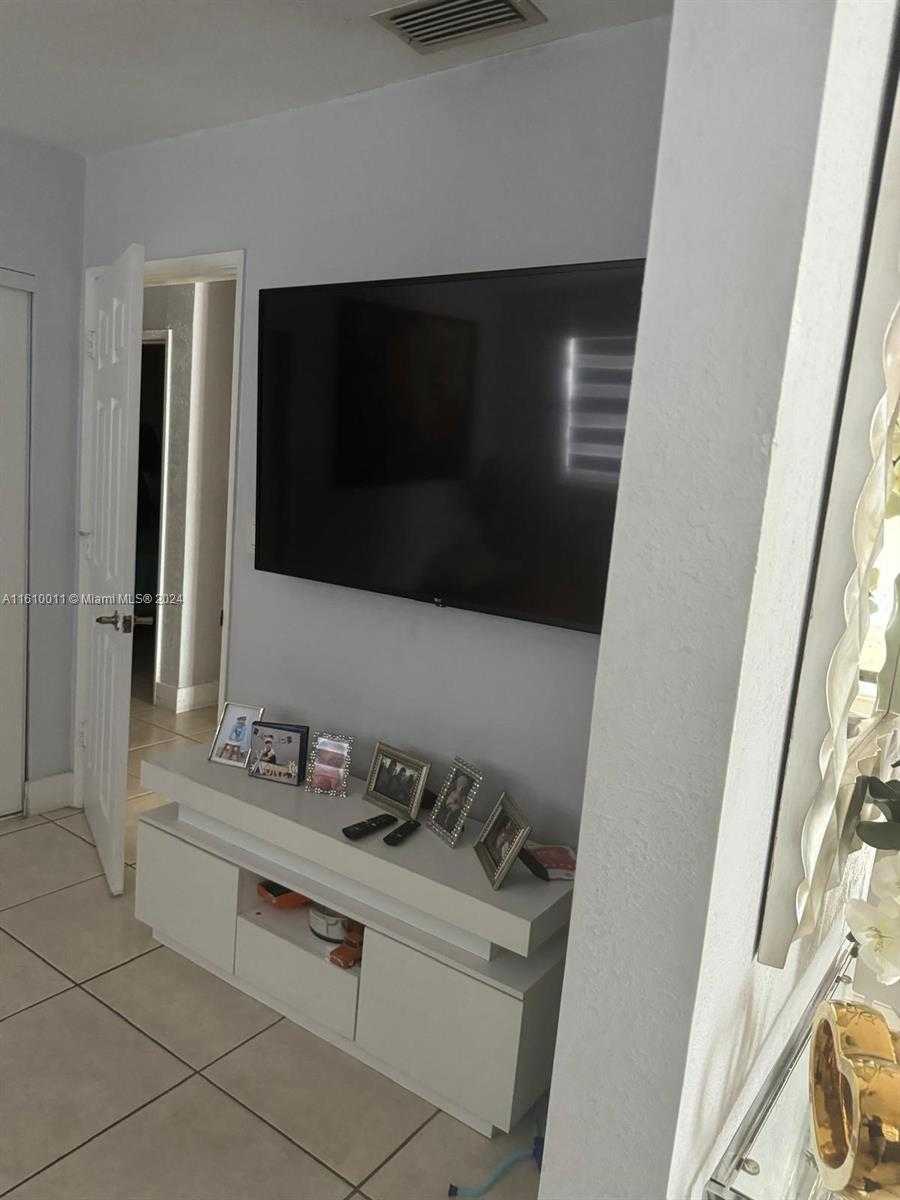 Small Image of 728 EAST 39TH ST, Hialeah Number 18