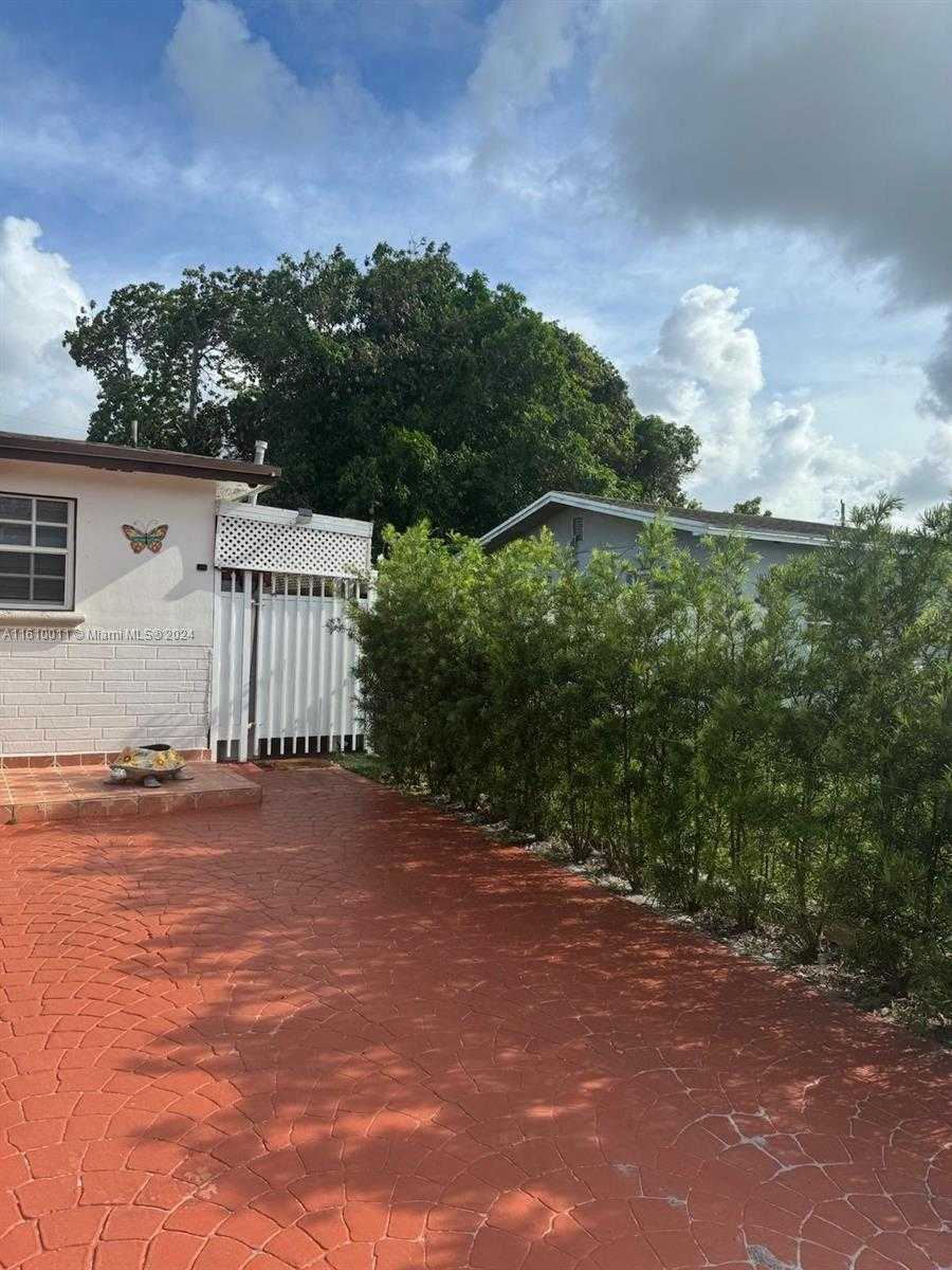 Small Image of 728 EAST 39TH ST, Hialeah Number 19