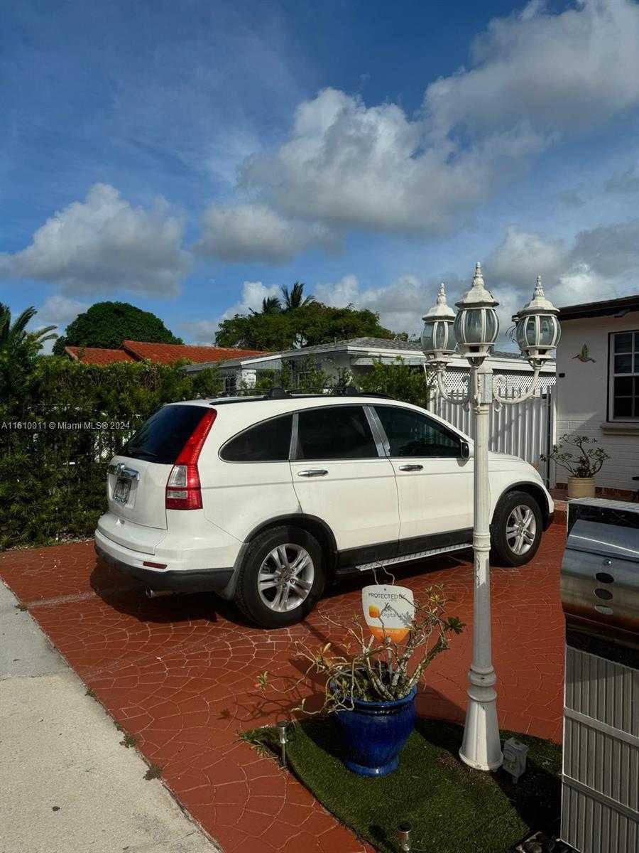 Small Image of 728 EAST 39TH ST, Hialeah Number 2