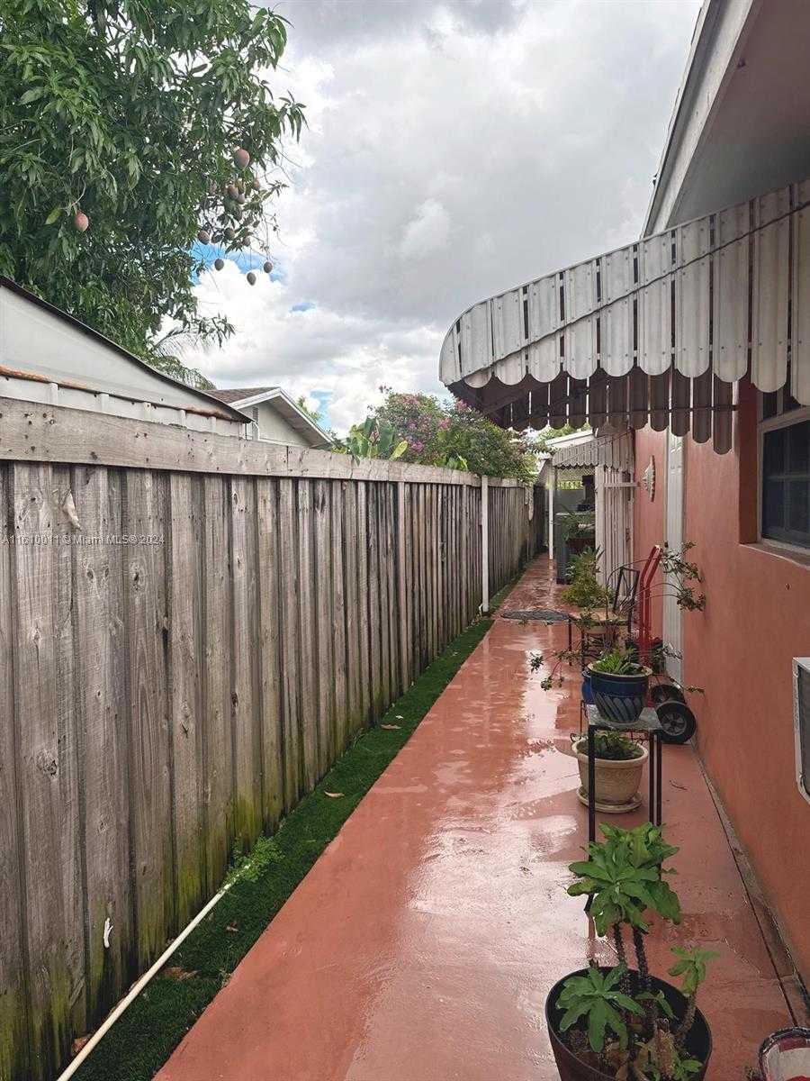 Small Image of 728 EAST 39TH ST, Hialeah Number 27