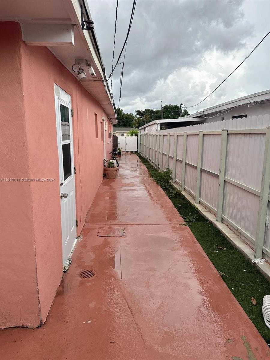 Small Image of 728 EAST 39TH ST, Hialeah Number 29