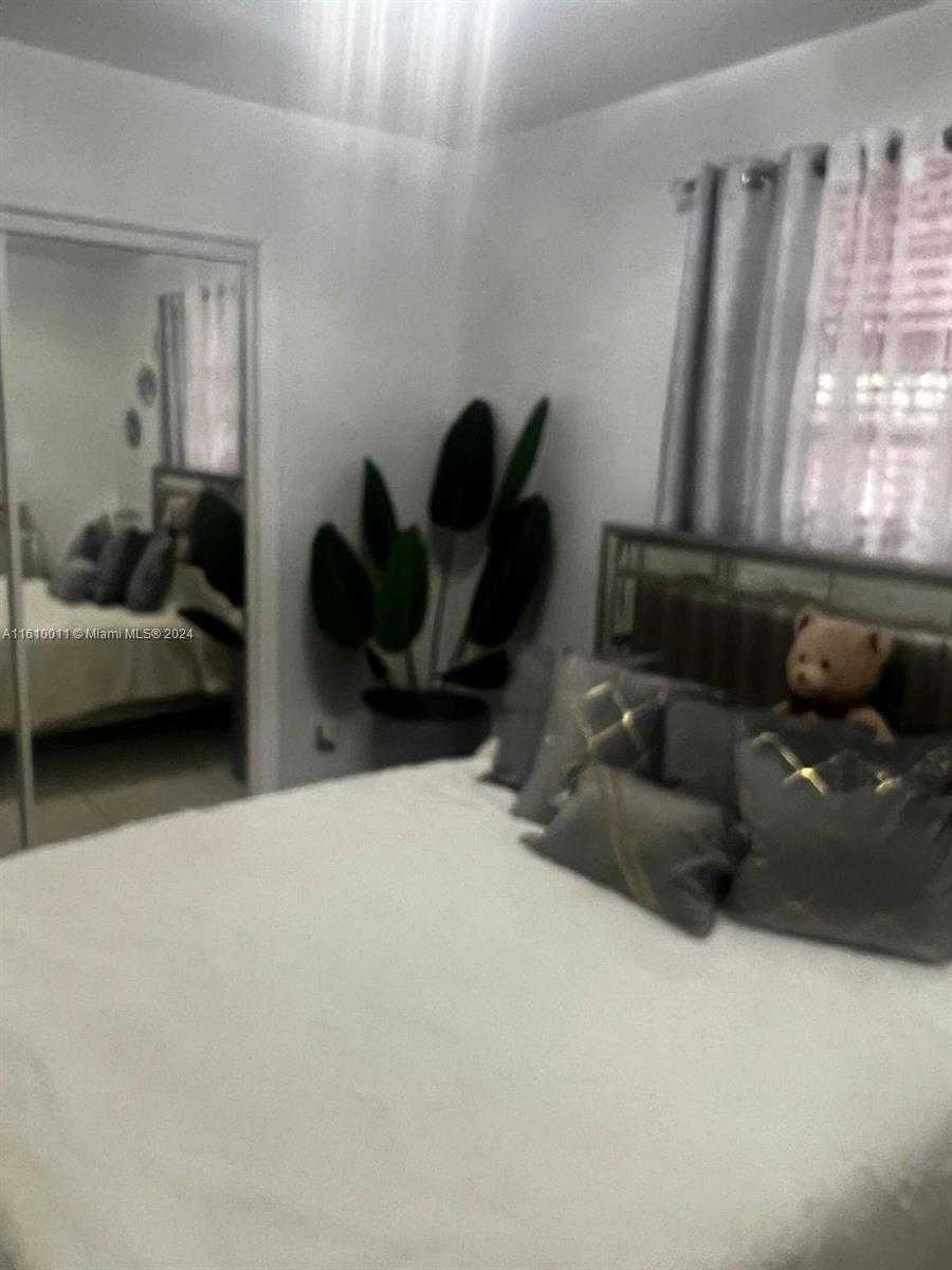 Small Image of 728 EAST 39TH ST, Hialeah Number 6