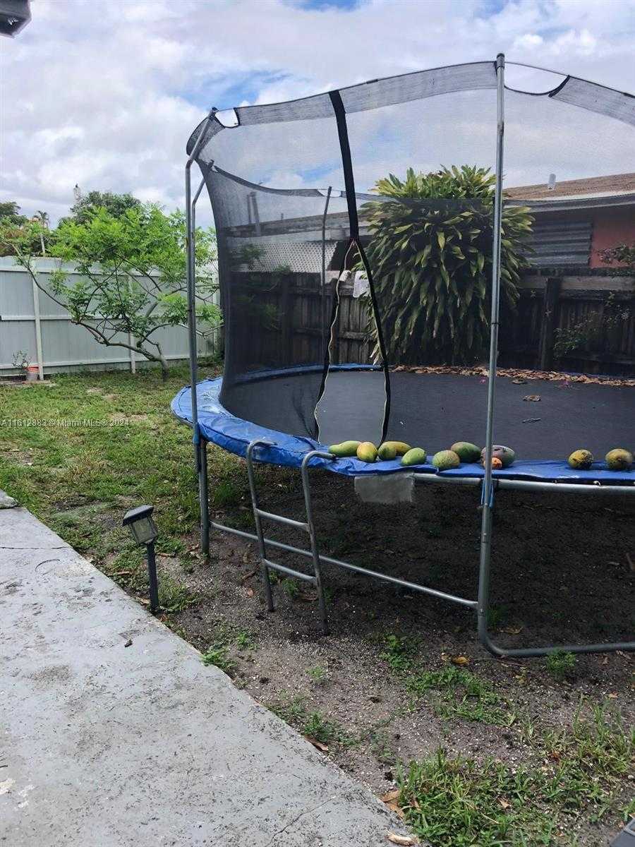 Small Image of 720 EAST 39TH ST, Hialeah Number 3