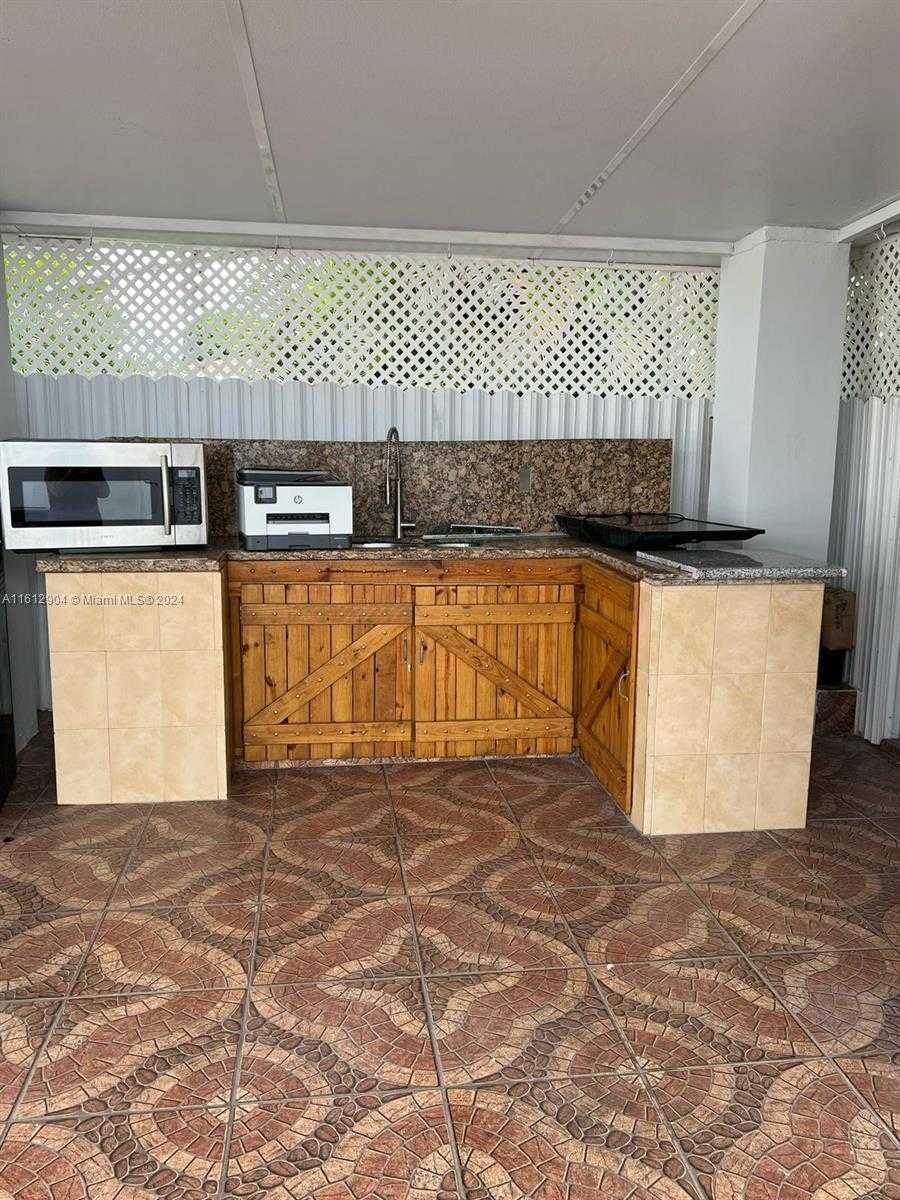 Small Image of 734 EAST 39TH ST, Hialeah Number 13