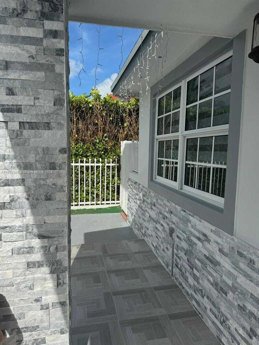 Small Image of 734 EAST 39TH ST, Hialeah Number 3